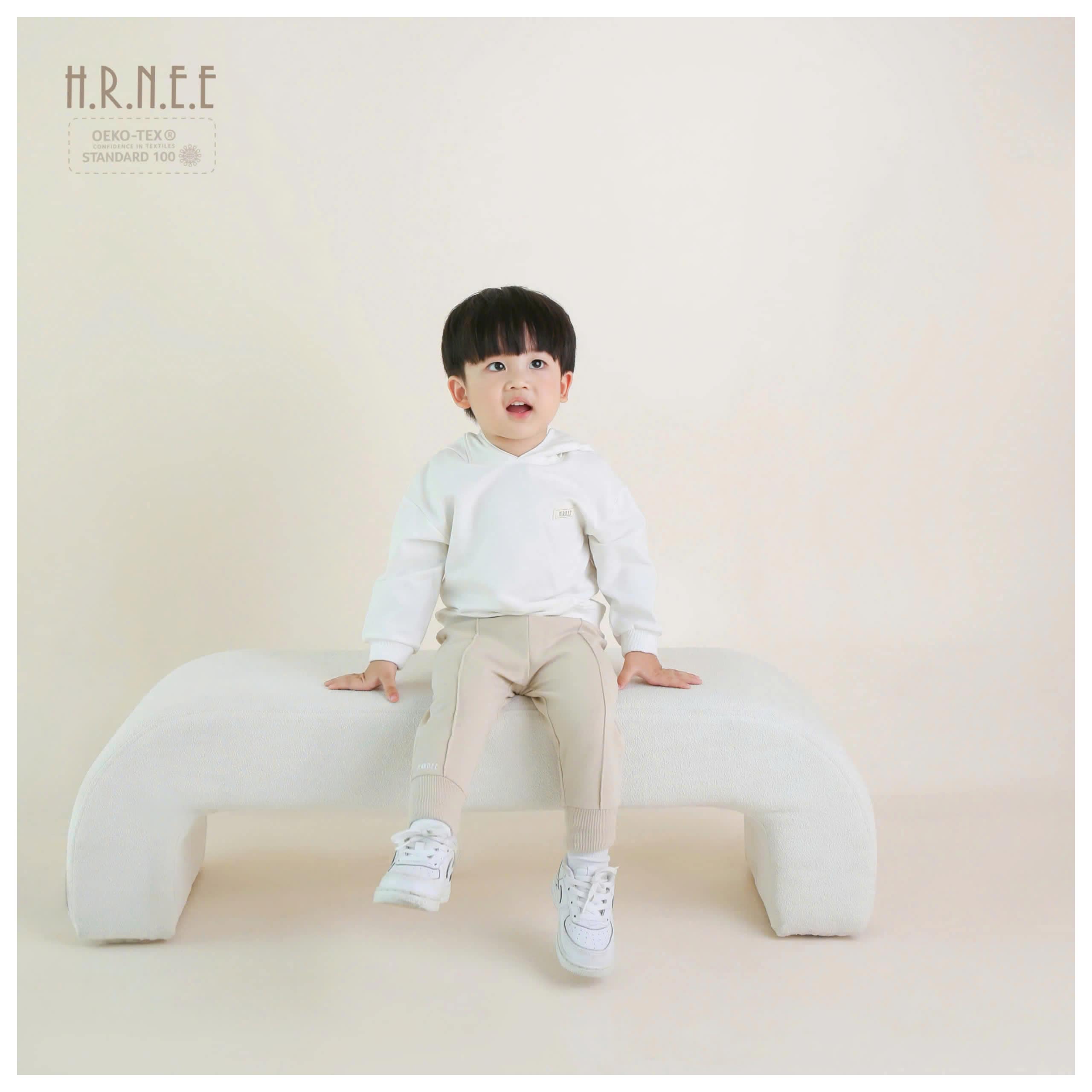 z5726111452454_568a8130189d53288fe436f0589f81db-min